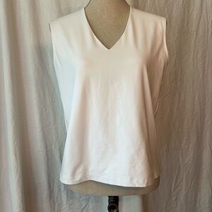 Chico's Classic White V-Neck Tank Top size L